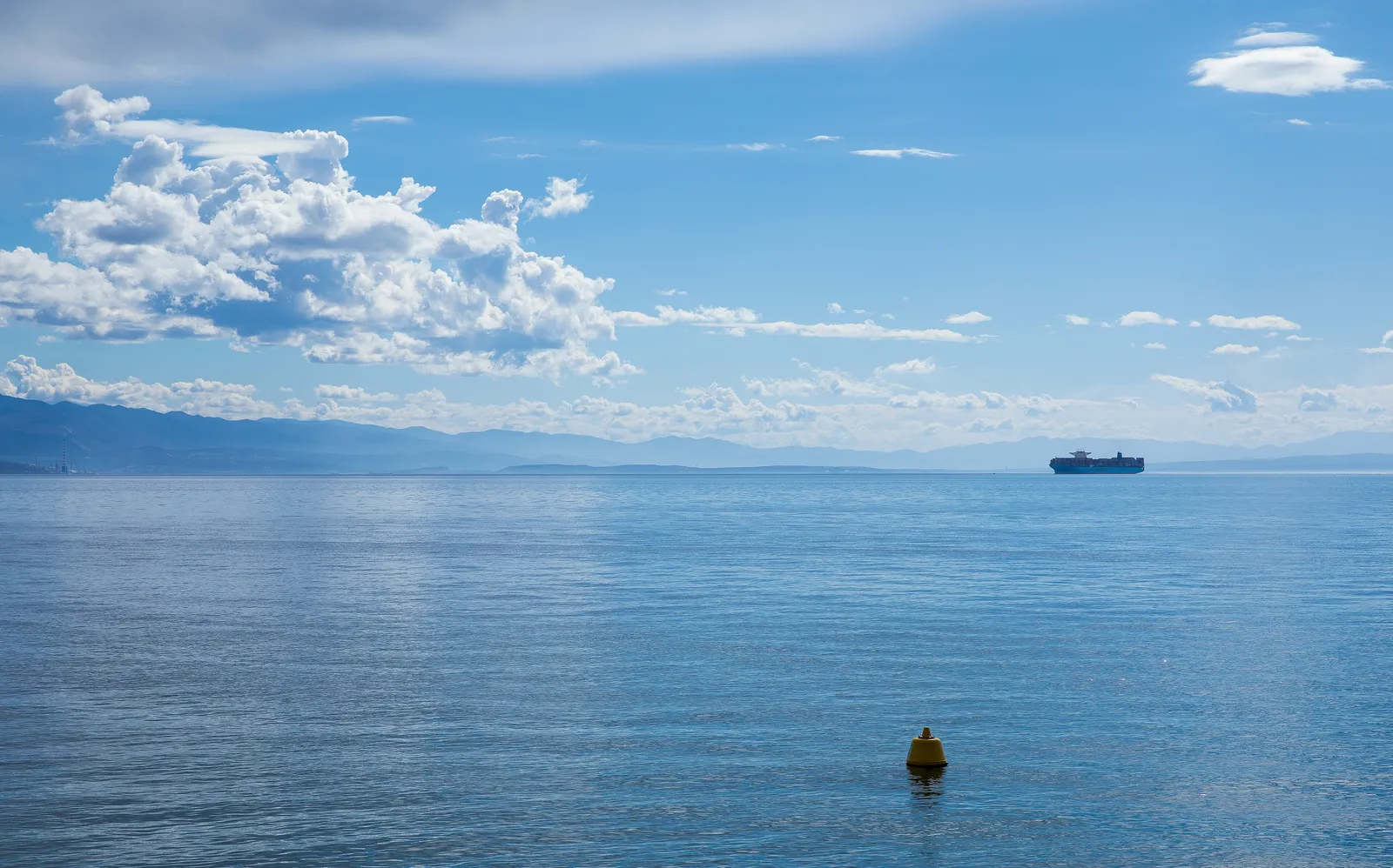 El barco de carga: la travesía más lenta del mar