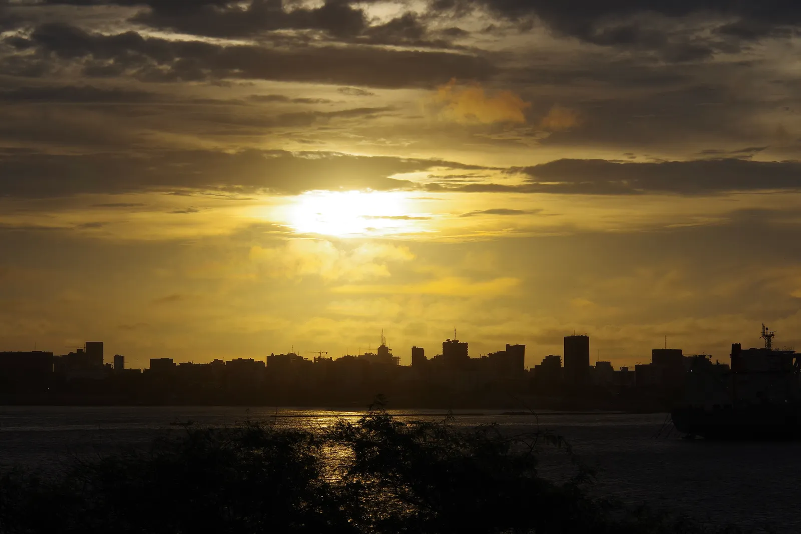 La teranga senegalesa: hospitalidad, thiéboudienne y la mesa de África Occidental