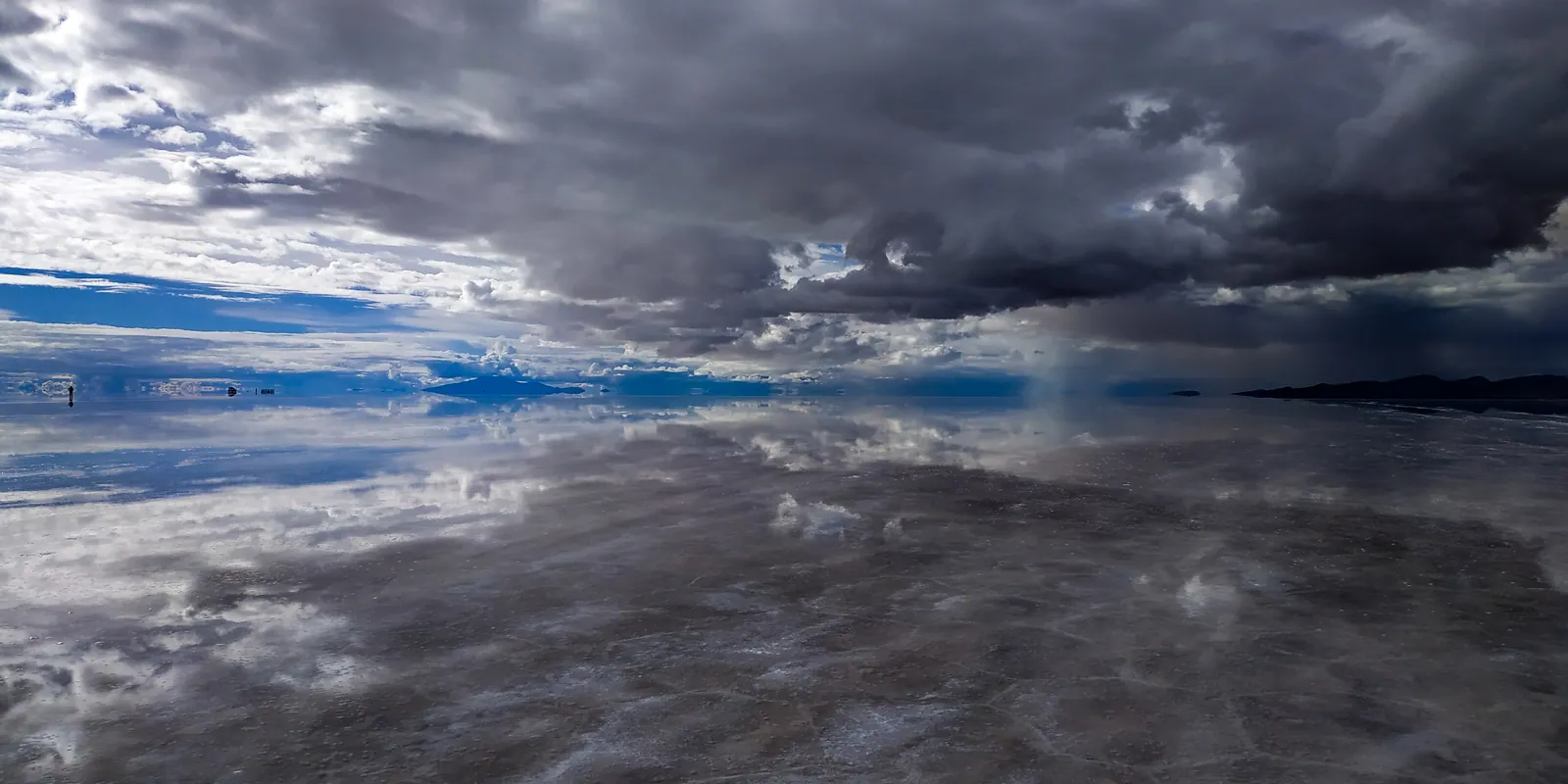 The Uyuni Mirror: When the Salt Flat Becomes a Sky